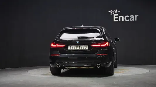 BMW 1 Series (F40) 120i 2022 4