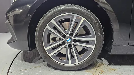 BMW 1 Series (F40) 120i 2022 5