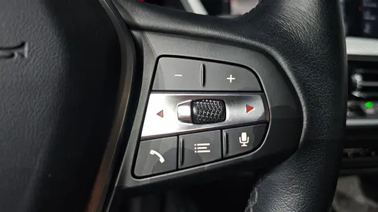 BMW 1 Series (F40) 120i 2022 18