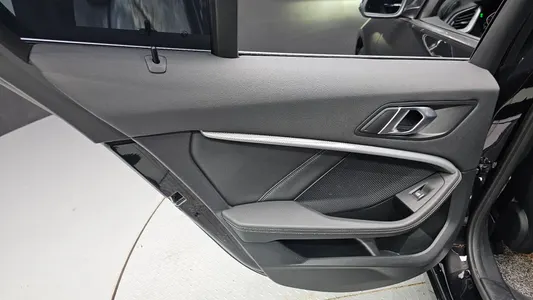 BMW 1 Series (F40) 120i 2022 25