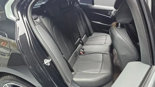 BMW 1 Series (F40) 120i 2022 26
