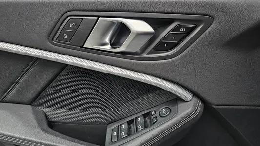 BMW 1 Series (F40) 120i 2022 28