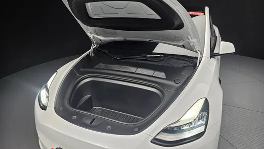 Tesla Y AWD 2022 6