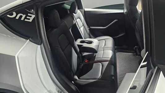 Tesla Y AWD 2022 11