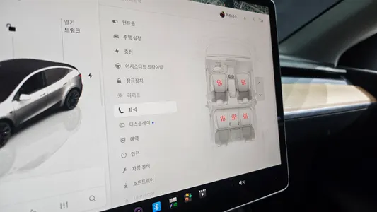 Tesla Y AWD 2022 16