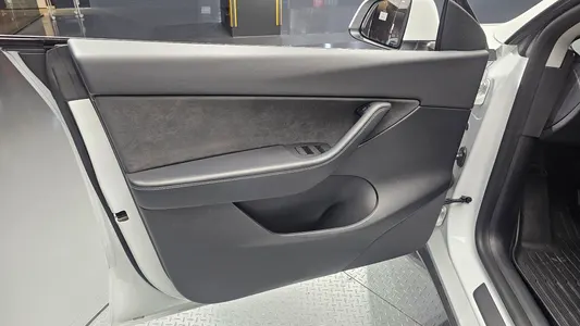 Tesla Y AWD 2022 25