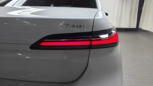 BMW 7 Series (G70) 740i sDrive M 2023 23