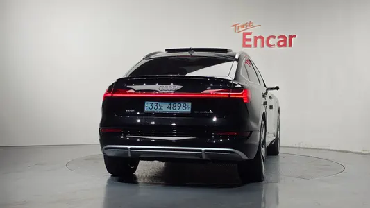 Audi e- 55 2022 4
