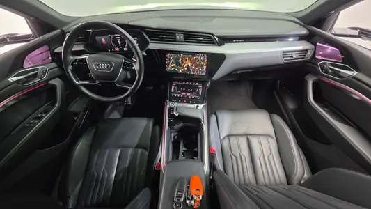 Audi e- 55 2022 7