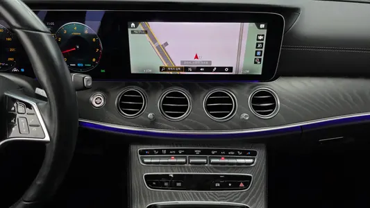 Mercedes-Benz E-Class W213 E350 4MATIC 2022 28