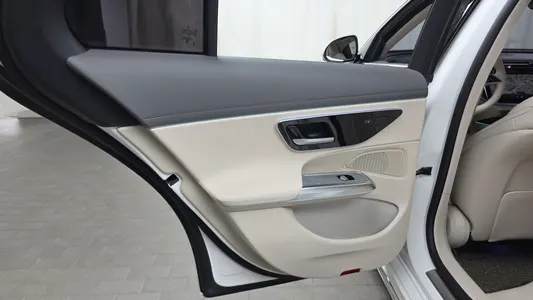 Mercedes-Benz E-Class W214 E220d 4MATIC 2024 26