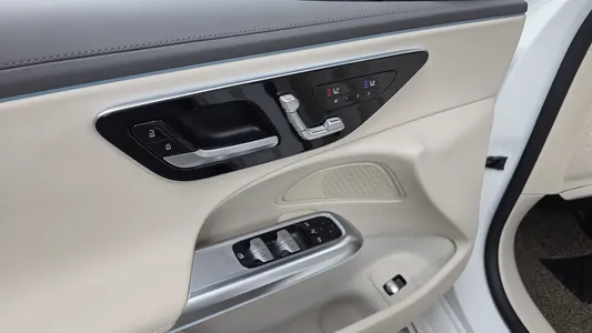 Mercedes-Benz E-Class W214 E220d 4MATIC 2024 28