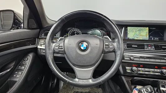 BMW 5 Series (F10) 528i xDrive 2014 13