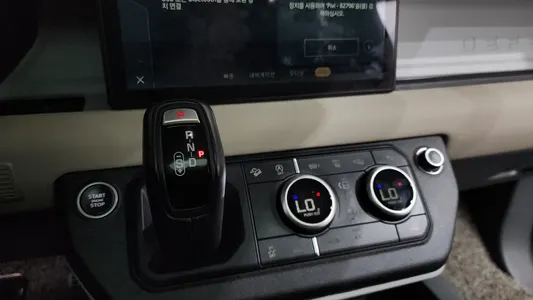 Land Rover (L663) 90 D250 S 2022 9