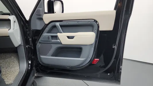 Land Rover (L663) 90 D250 S 2022 24