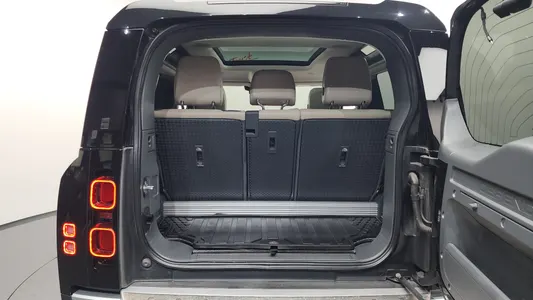 Land Rover (L663) 90 D250 S 2022 27