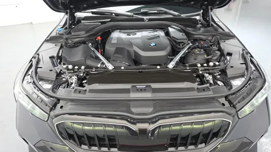BMW 5 Series (G60) 520i M 2025 6