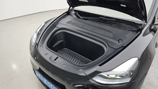 Tesla Y AWD 2024 6