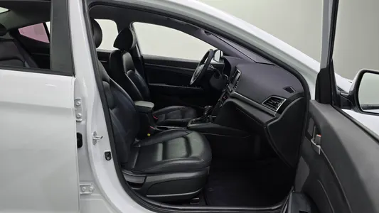Hyundai AD 1.6 GDI 2018 11