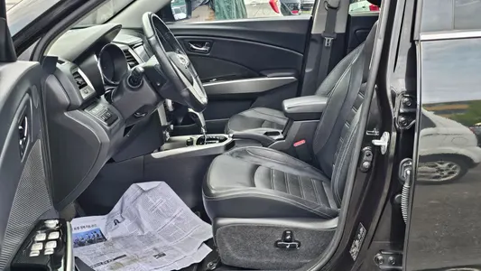 KG Mobility Tivoli LX 2WD 2015 9
