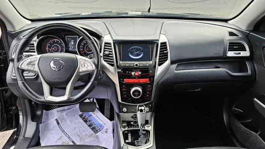 KG Mobility Tivoli LX 2WD 2015 11