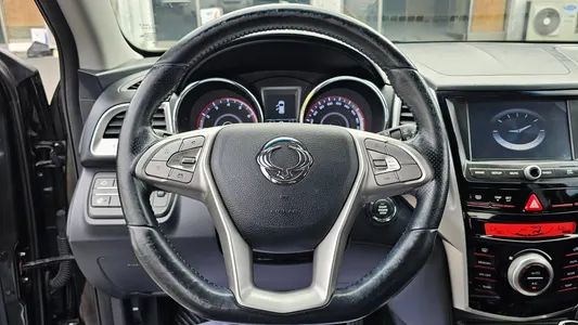KG Mobility Tivoli LX 2WD 2015 13