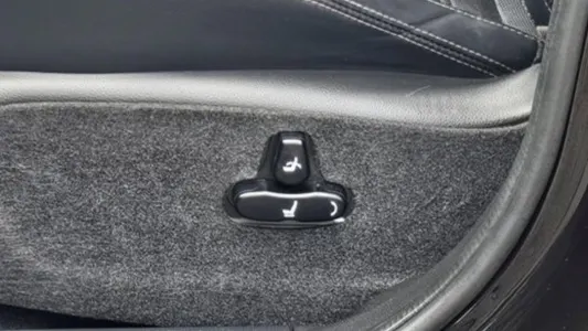 KG Mobility Tivoli LX 2WD 2015 18