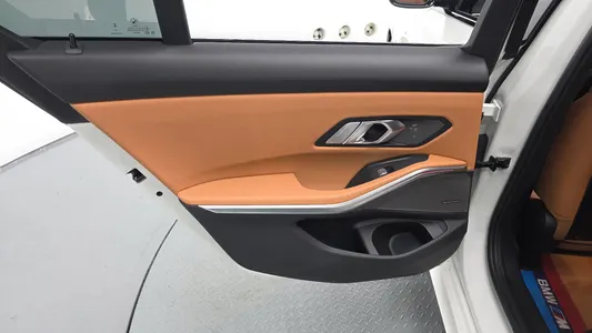BMW 3 Series (G20) 320i M 2024 25