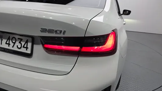 BMW 3 Series (G20) 320i M 2024 23