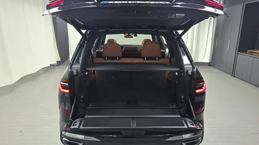 BMW X7 (G07) xDrive 40i M 7 2026 33