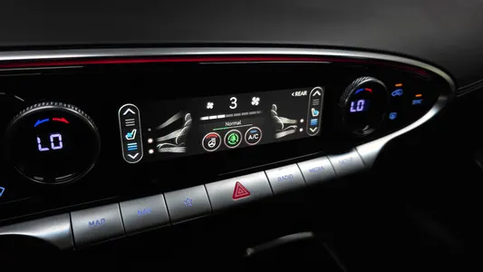 Genesis GV70 2.5T AWD 2023 18