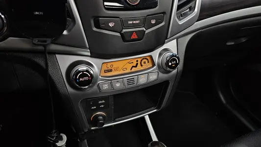 KG Mobility C 2.0 CVT 2WD 2014 34