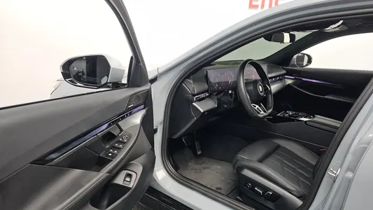 BMW 5 Series (G60) 520i 2024 9