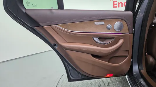 Mercedes-Benz E-Class W213 E300 4MATIC 2019 25