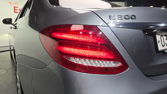 Mercedes-Benz E-Class W213 E300 4MATIC 2019 23