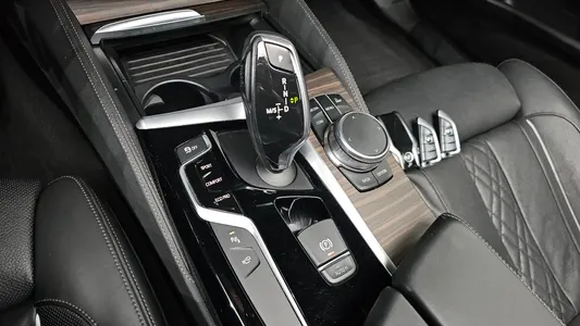 BMW 5 Series (G30) 520d M 2017 8