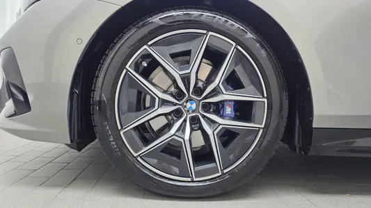 BMW 5 Series (G60) 520i M 2025 4