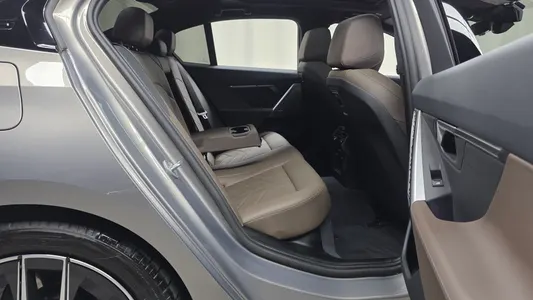 BMW 5 Series (G60) 520i M 2025 10