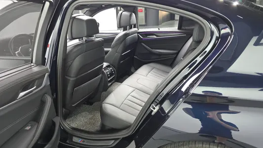 BMW 5 Series (G30) 520i M 2023 11