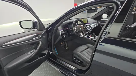 BMW 5 Series (G30) 520i M 2023 10