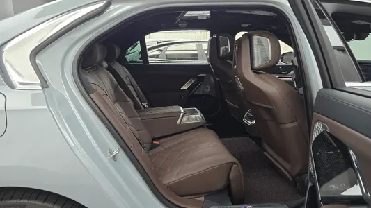BMW i7 (G70) xDrive 60 M 2023 16