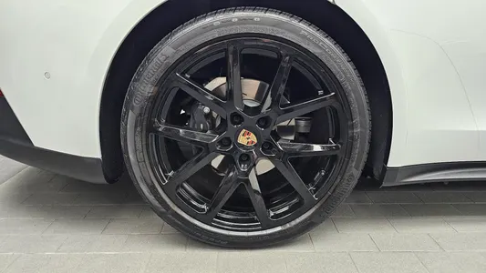 Porsche (976) 2.9 AWD 2024 5