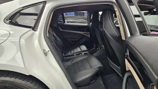 Porsche (976) 2.9 AWD 2024 12