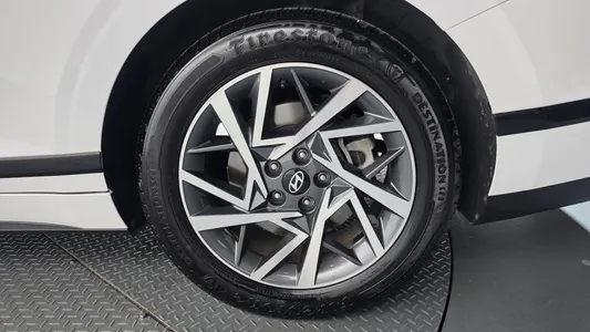 Hyundai (GN7) 3.5 LPG 2WD () 2023 21