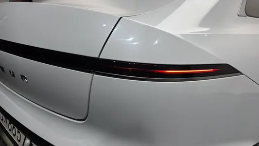 Hyundai (GN7) 3.5 LPG 2WD () 2023 23