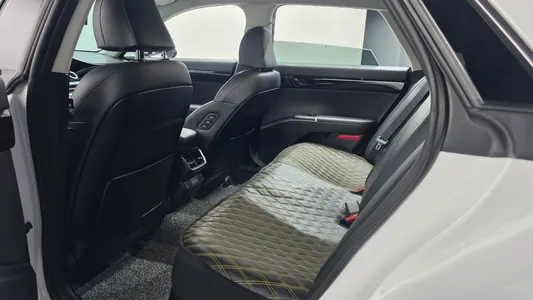Hyundai (GN7) 3.5 LPG 2WD () 2023 27