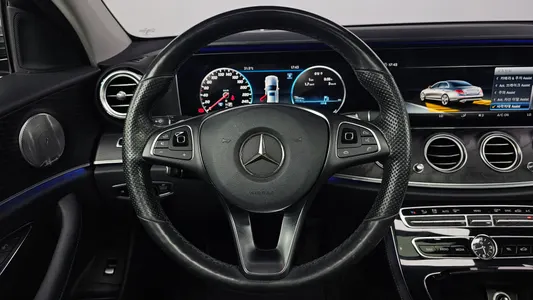 Mercedes-Benz E-Class W213 E300 4MATIC 2017 13