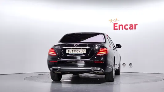 Mercedes-Benz E-Class W213 E300 4MATIC 2020 4