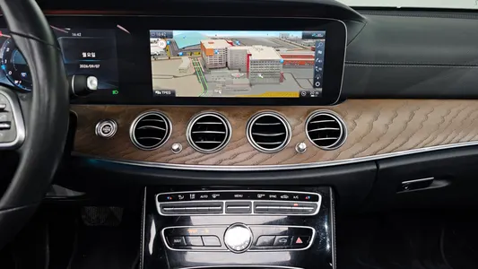 Mercedes-Benz E-Class W213 E300 4MATIC 2020 13