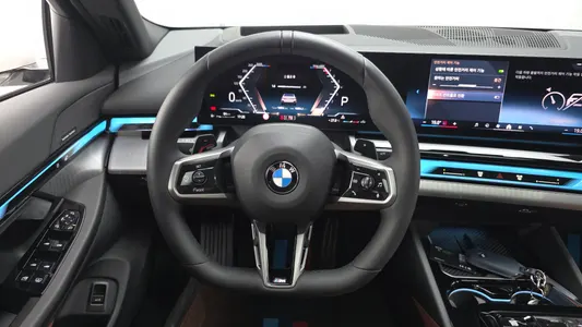 BMW 5 Series (G60) 530i xDrive M 2026 13